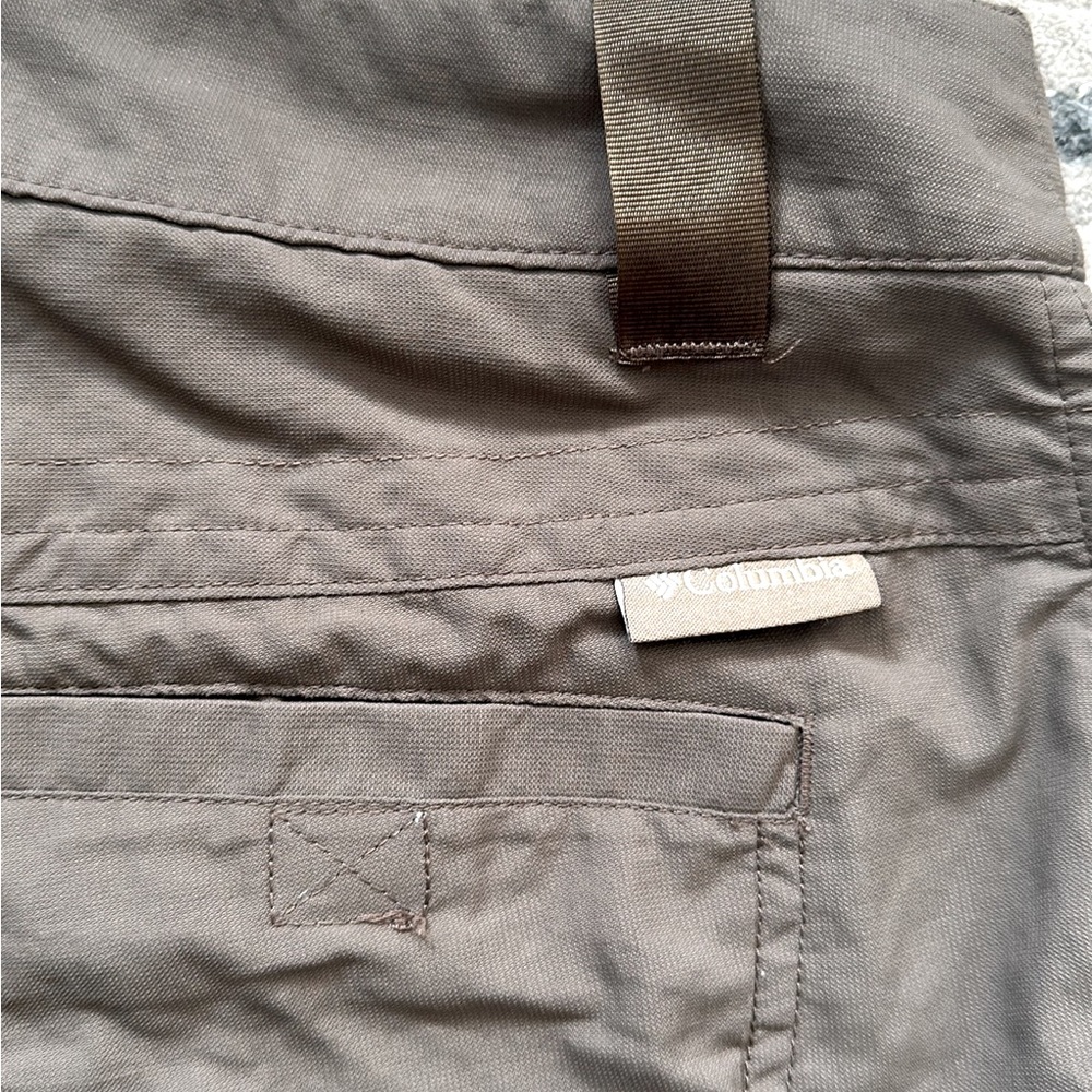 Columbia 6 pockets shorts women, size 10